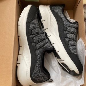 Skechers Arch Fit